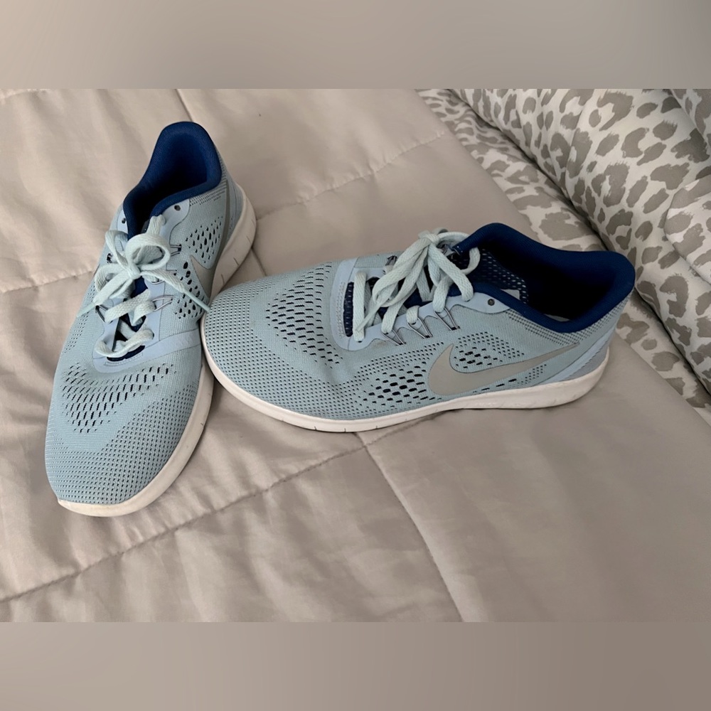 Nikes size 7